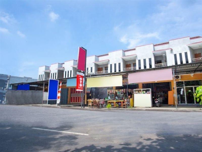 Griya Annisa Hotel Тегал Екстериор снимка