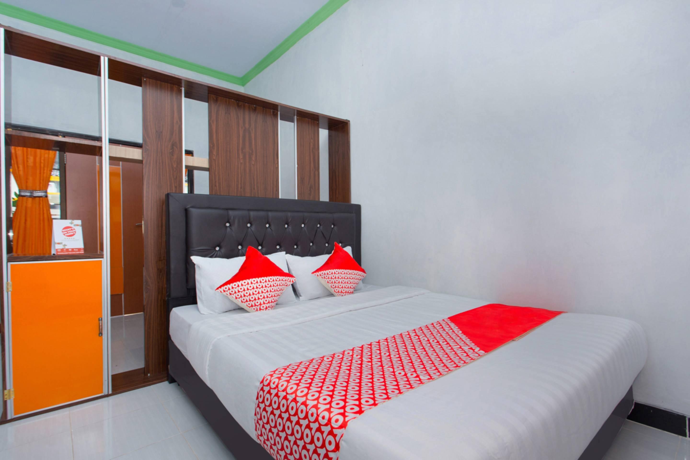 Griya Annisa Hotel Тегал Екстериор снимка