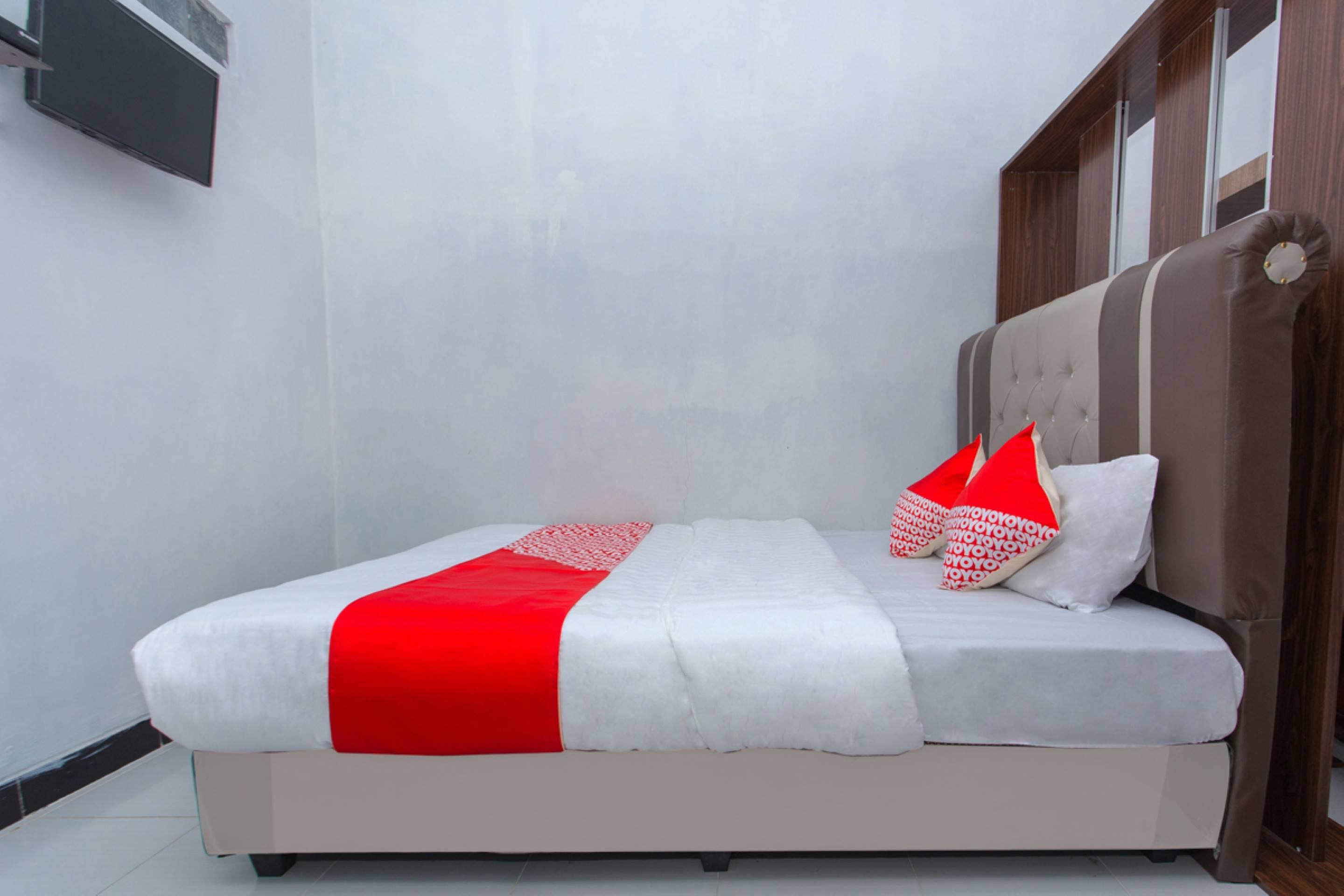 Griya Annisa Hotel Тегал Екстериор снимка