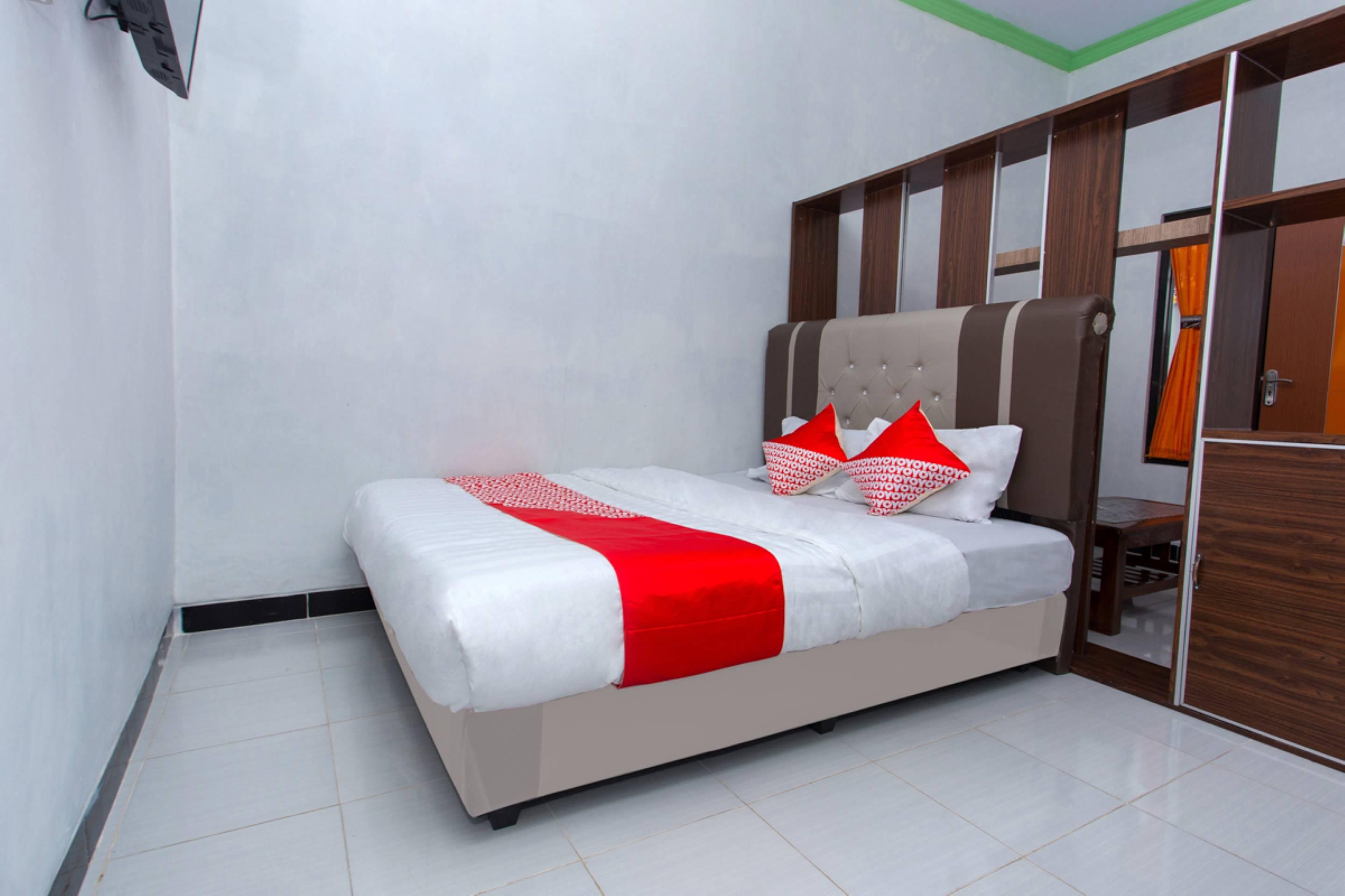 Griya Annisa Hotel Тегал Екстериор снимка