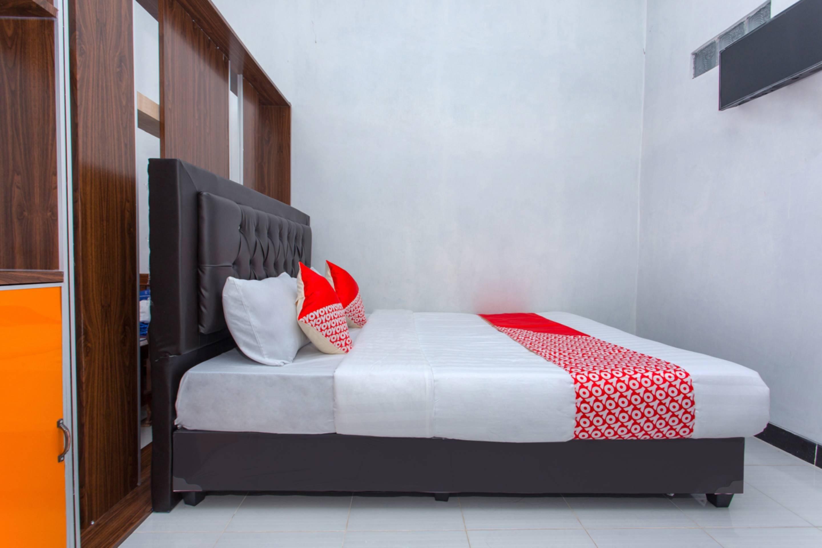 Griya Annisa Hotel Тегал Екстериор снимка
