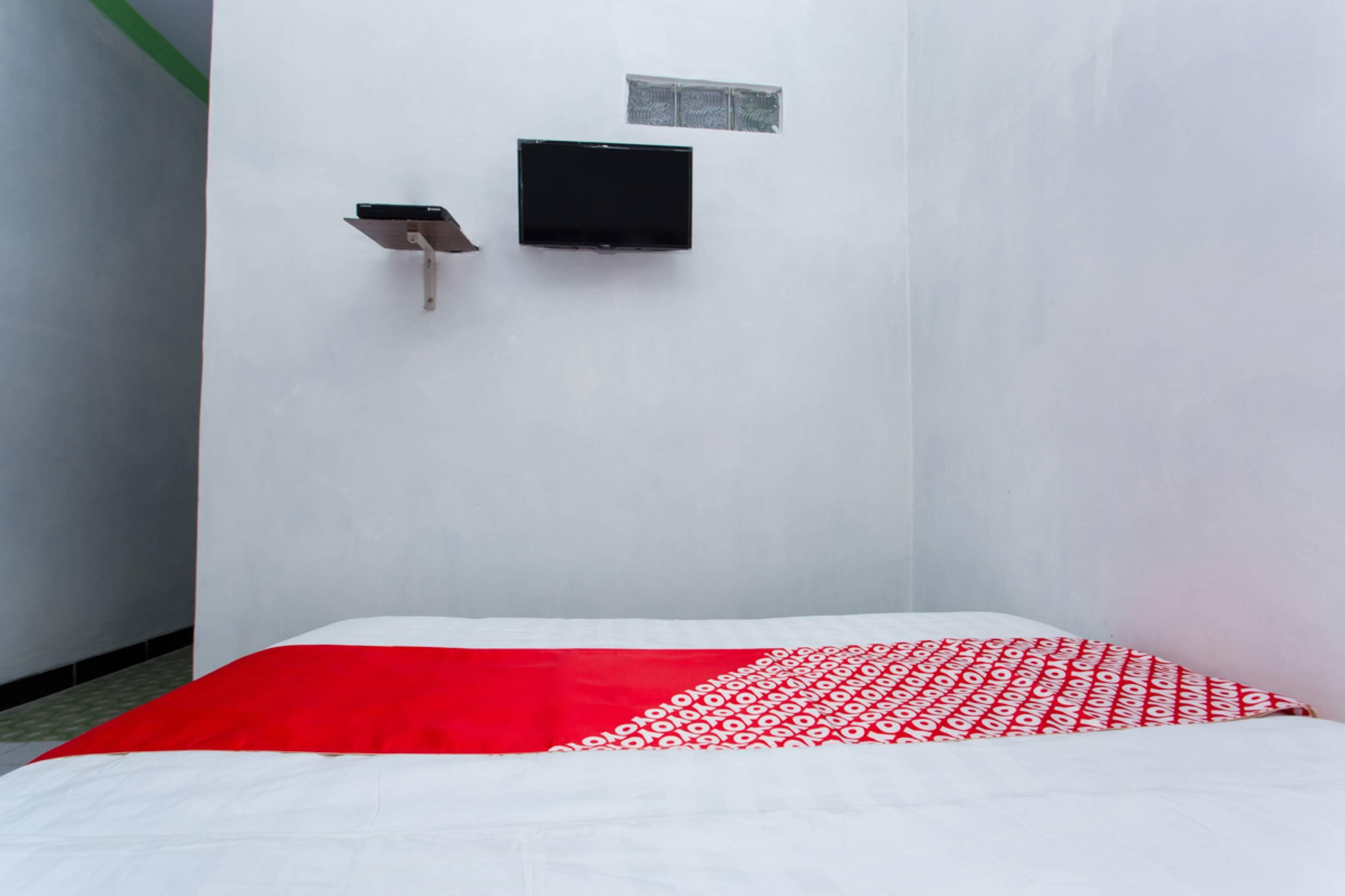 Griya Annisa Hotel Тегал Екстериор снимка