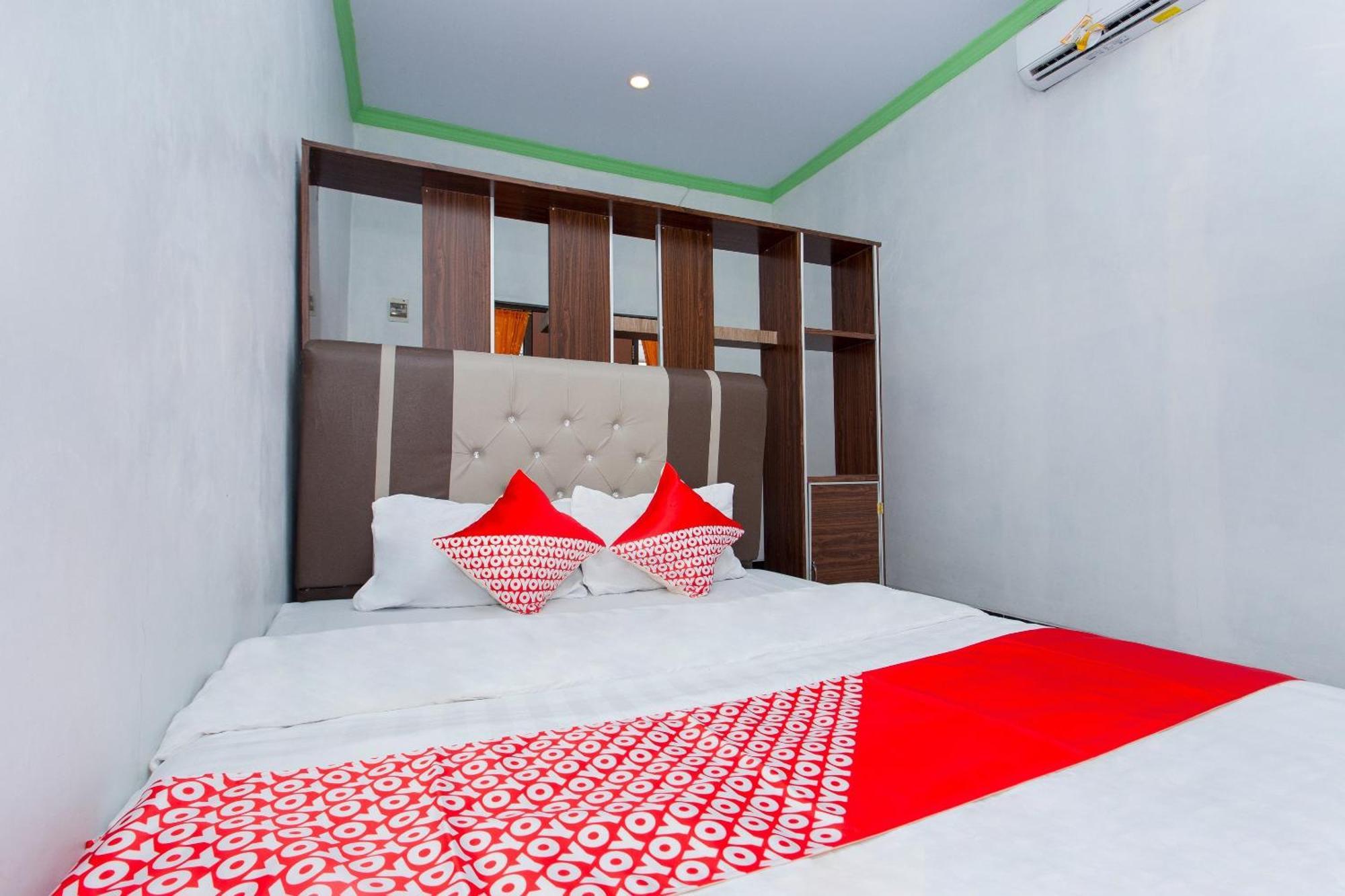 Griya Annisa Hotel Тегал Екстериор снимка