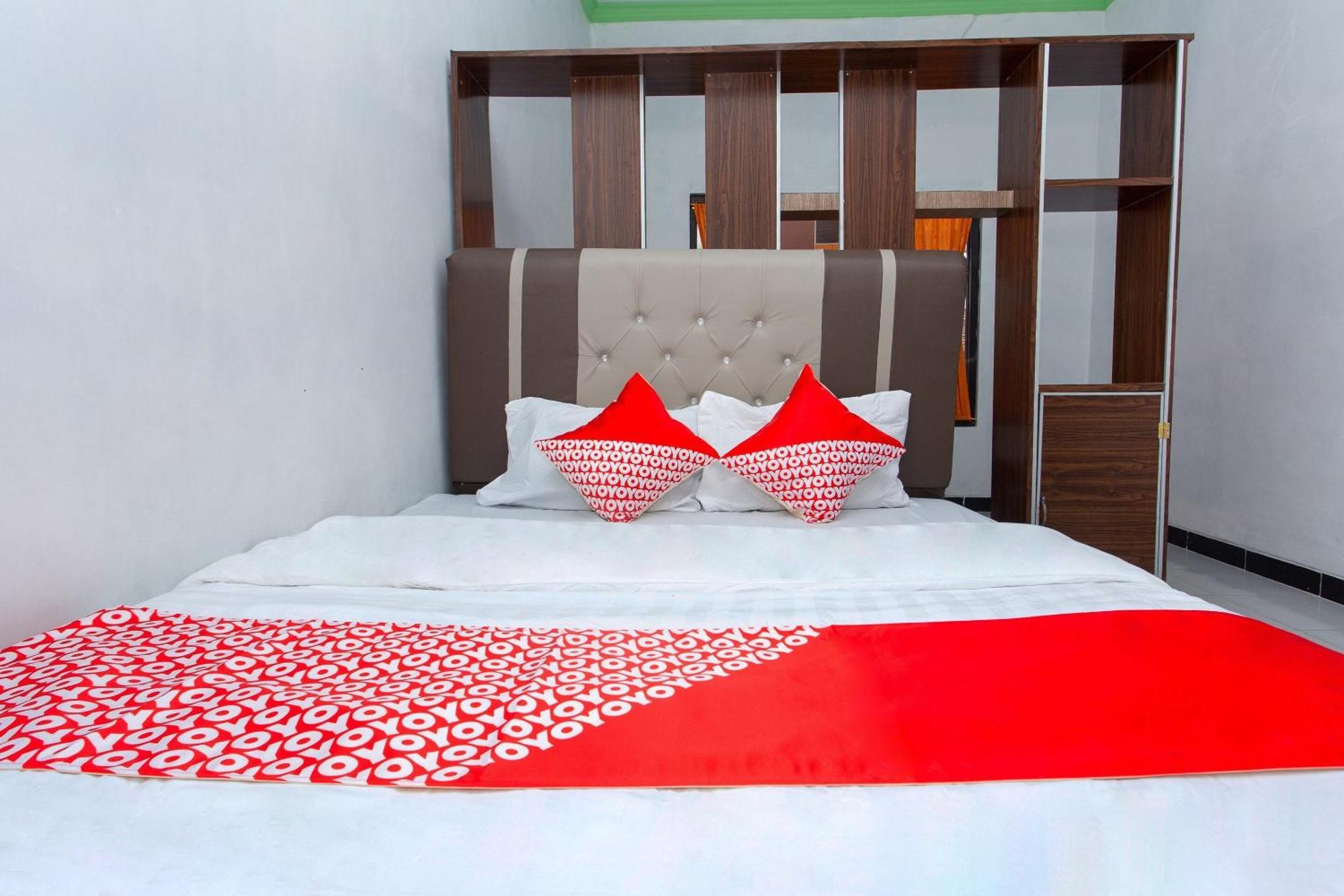 Griya Annisa Hotel Тегал Екстериор снимка
